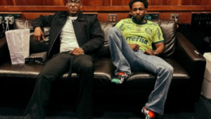 Kendrick Lamar posa para foto com camisa do Palmeiras e quebra internet