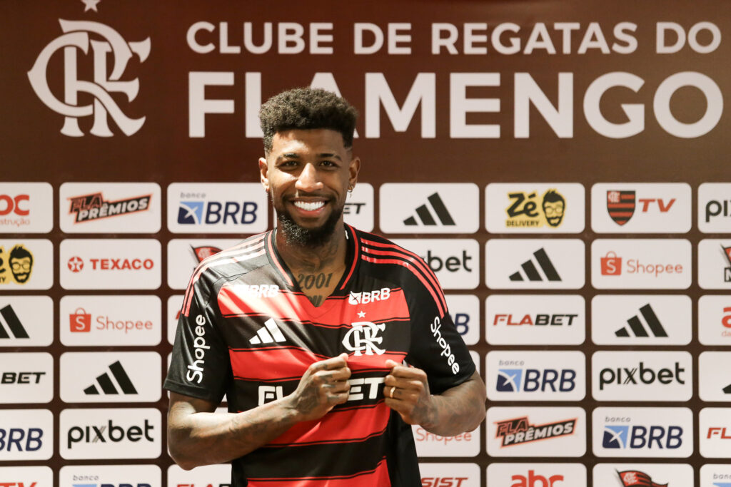 Apresentado pelo Flamengo, Emerson Royal explica volta ao futebol brasileiro: ‘Não é pelo dinheiro, mas pelo projeto’