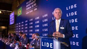 Caiado defende presidencialismo com mais autonomia para estados em fórum nos EUA
