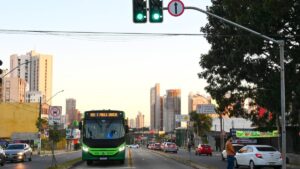 Como o uso de IA na metronização influencia na fluidez do trânsito em Goiânia