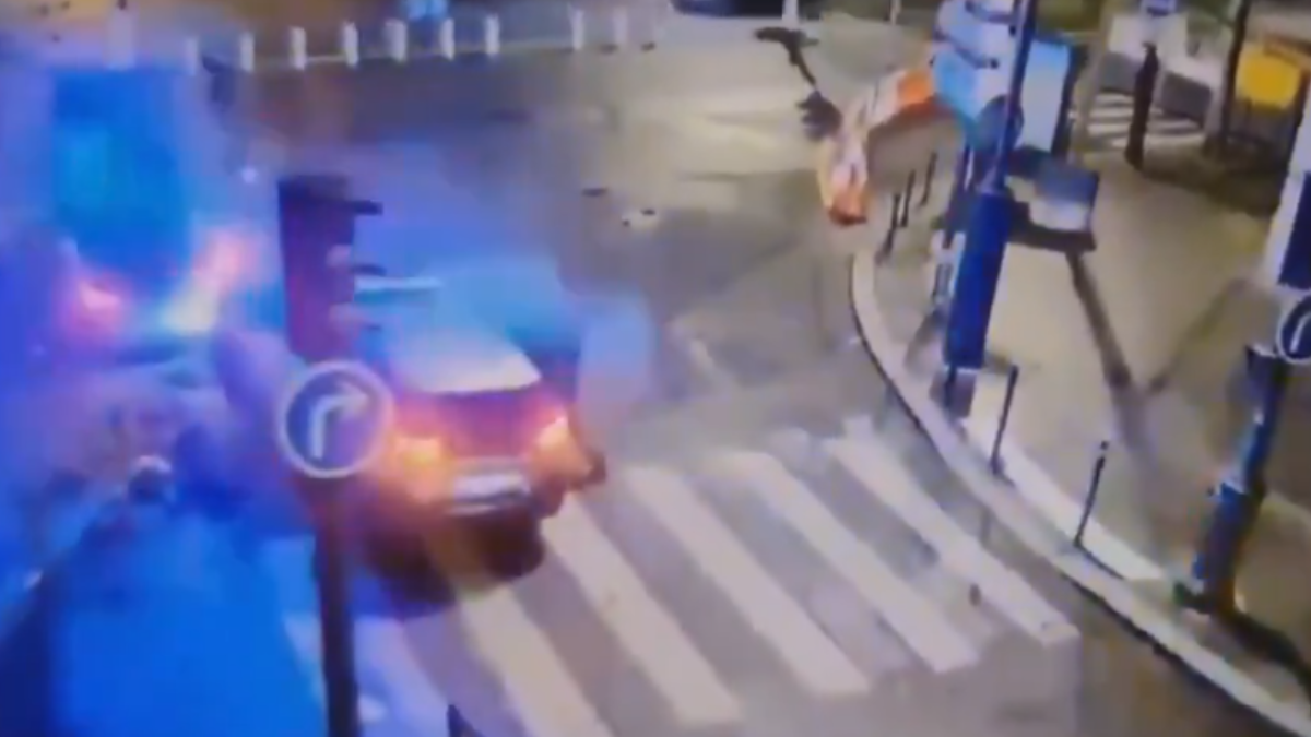 Perseguição termina com carros amontoados e 13 feridos em Paris (Foto: Reprodução)